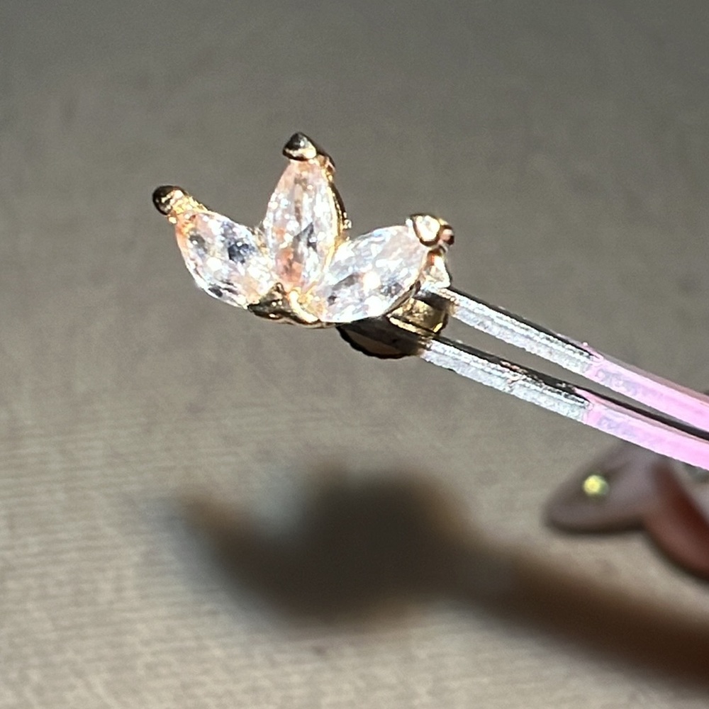 14k Yellow Gold Threaded earrings (3) - Picture 2 of 7